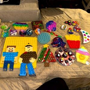 Roblox lot 26 Pop-it Fidget Spinners Rare Squid Games Amung us stocking stuffer
